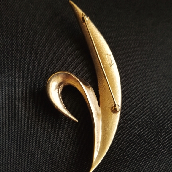 Crown Trifari signed Leaf brooch - Picture 2 of 2